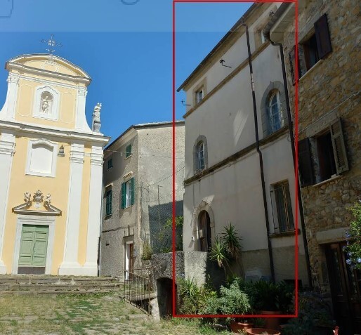 casa indipendente in vendita a Luni