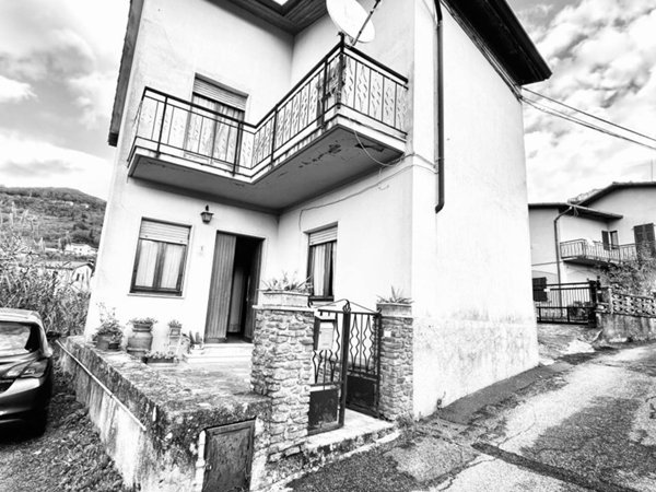casa indipendente in vendita a Luni in zona Casano
