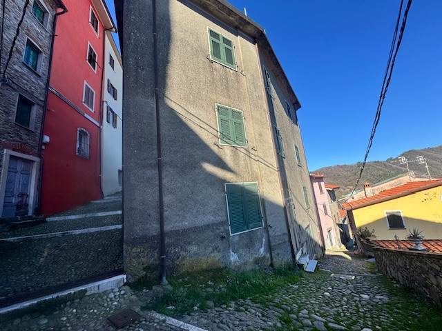 casa indipendente in vendita a Luni