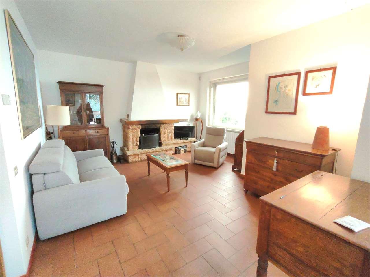 casa indipendente in vendita a Luni in zona Casano