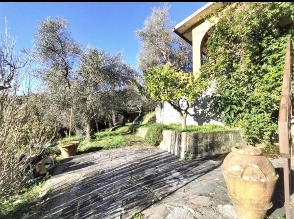 casa indipendente in vendita a Luni in zona Casano