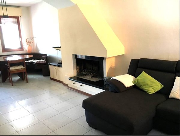 casa indipendente in vendita a Luni