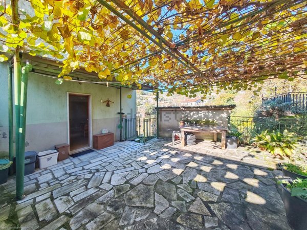 casa indipendente in vendita a Luni in zona Casano