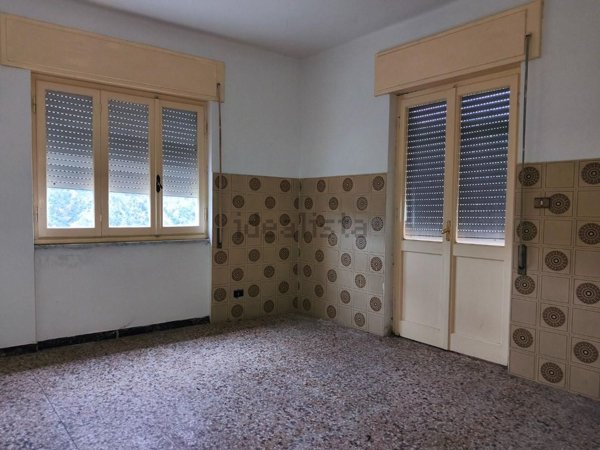 casa semindipendente in vendita a Luni