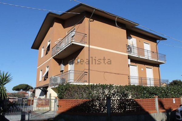 casa indipendente in vendita a Luni