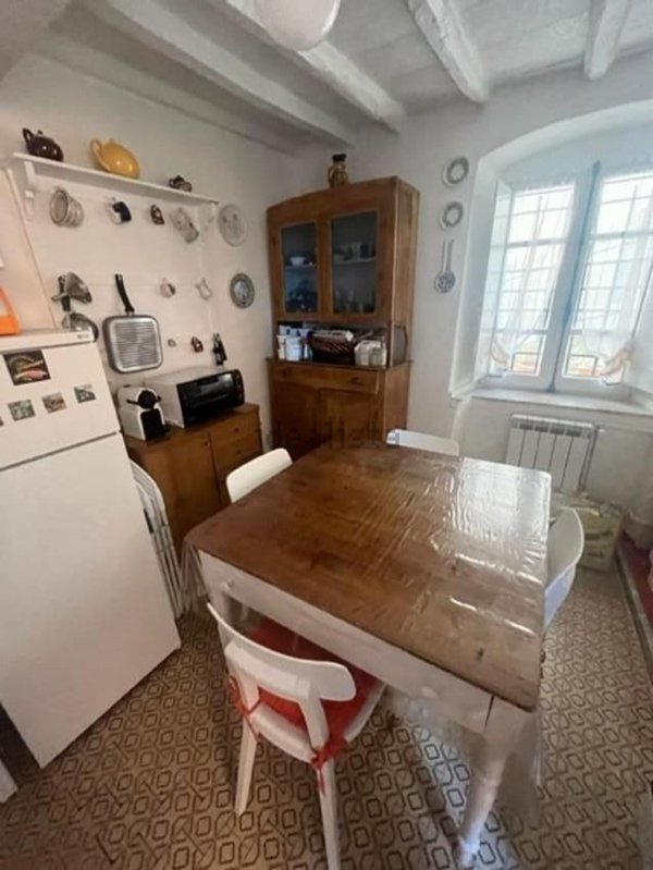 casa indipendente in vendita a Luni