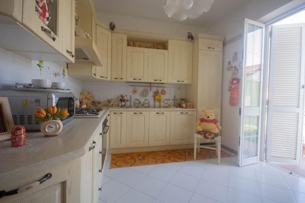 appartamento in vendita a Luni in zona Dogana