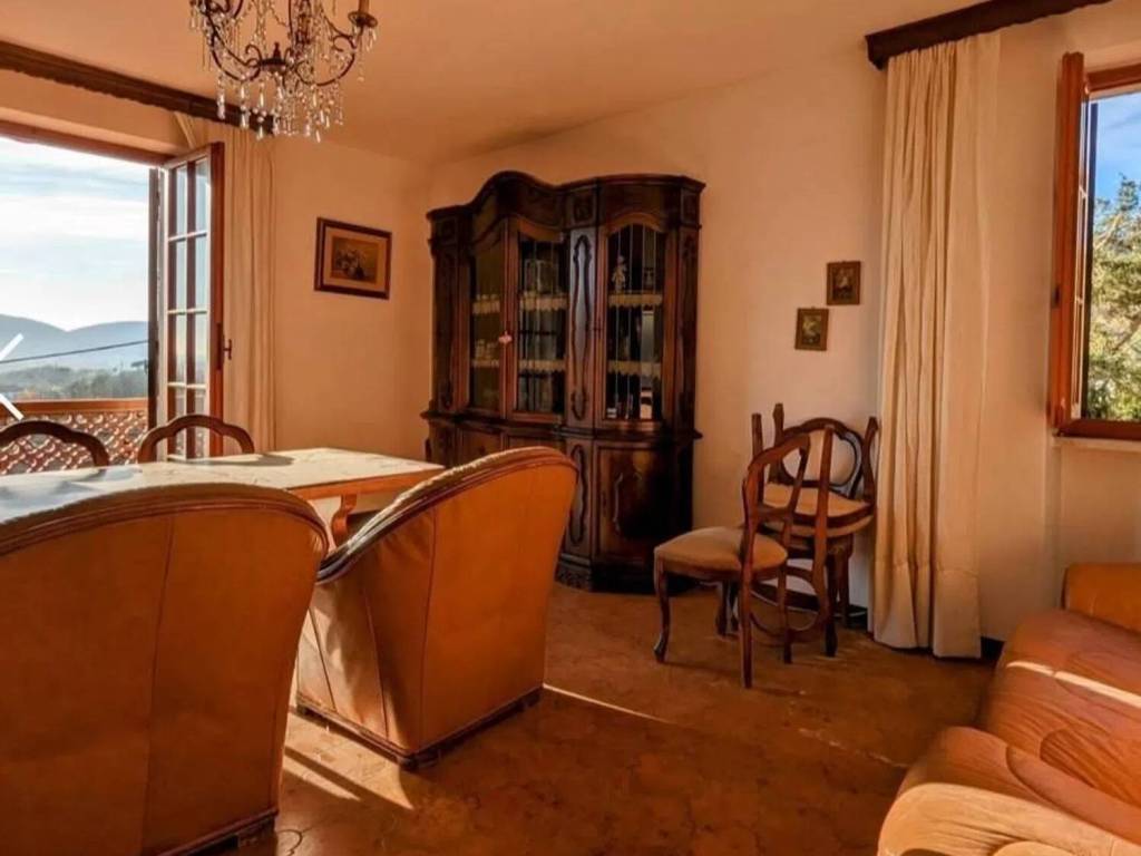 casa indipendente in vendita a Luni