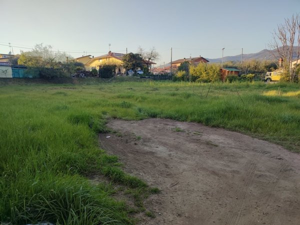 casa indipendente in vendita a Luni