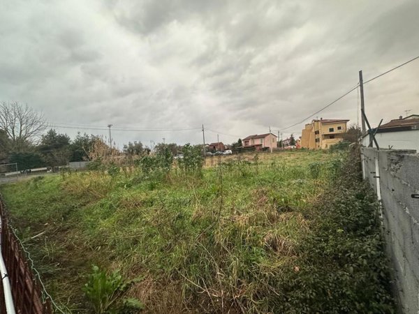 terreno edificabile in vendita a Luni