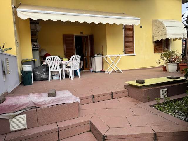 casa indipendente in vendita a Luni