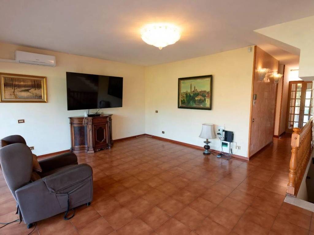 casa indipendente in vendita a Luni in zona Dogana