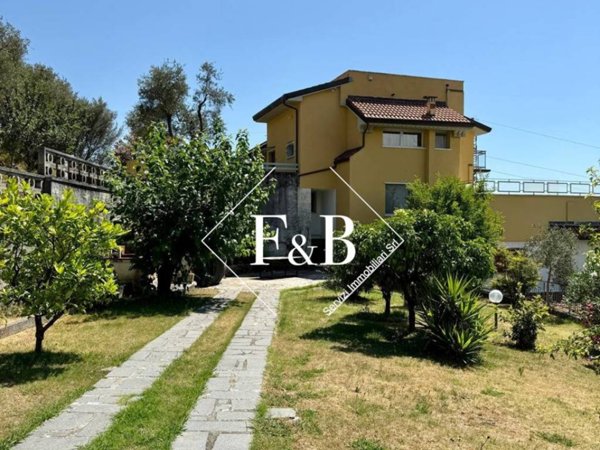 appartamento in vendita a Luni in zona Nicola