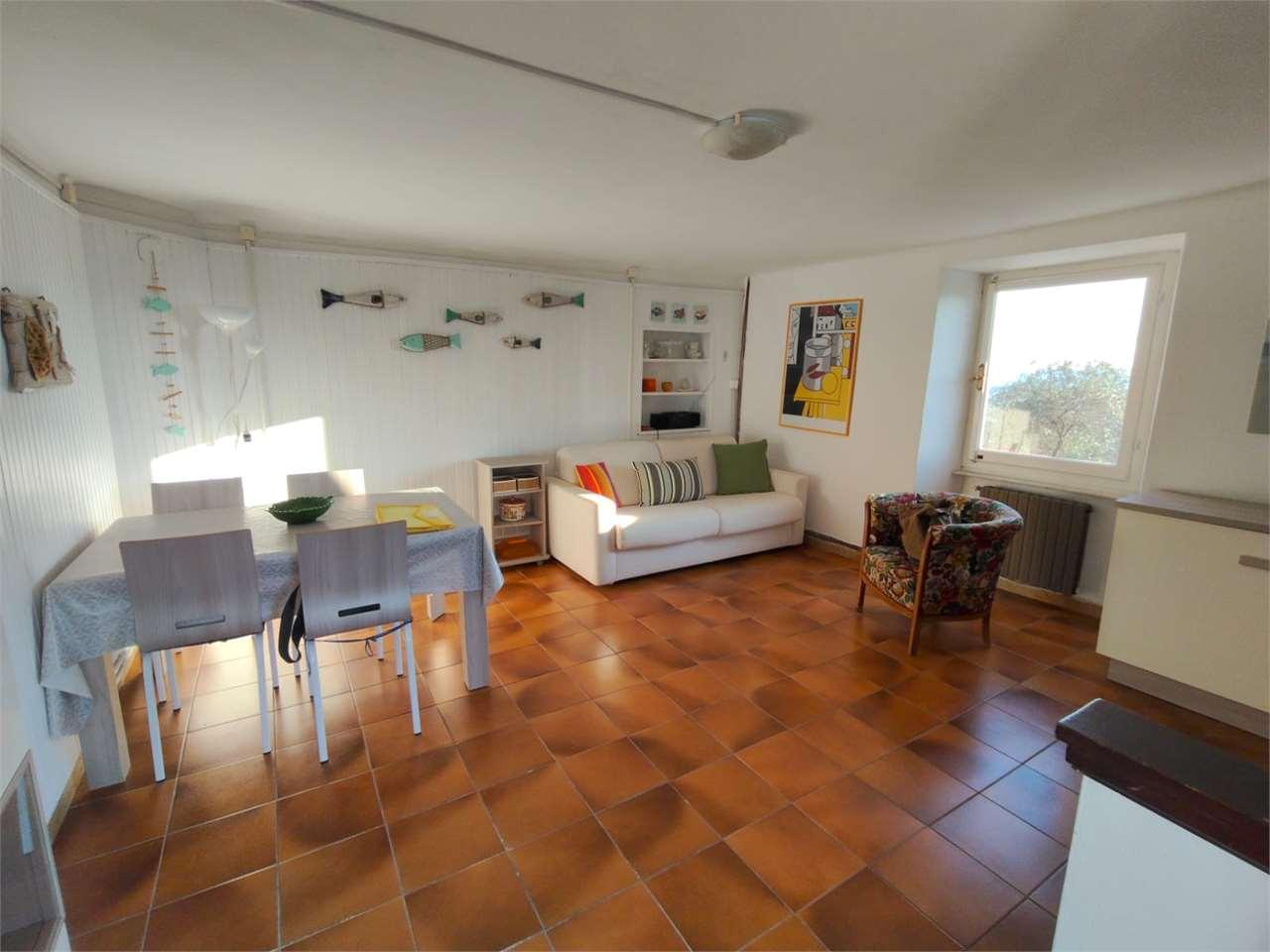 appartamento in vendita a Luni in zona Nicola