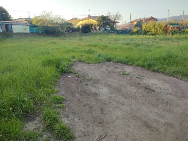 casa indipendente in vendita a Luni