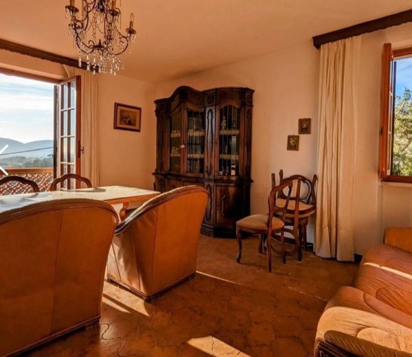 casa indipendente in vendita a Luni