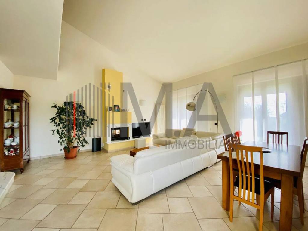 casa indipendente in vendita a Luni in zona Casano