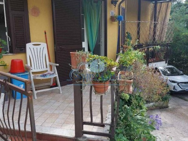 casa indipendente in vendita a Luni in zona Nicola