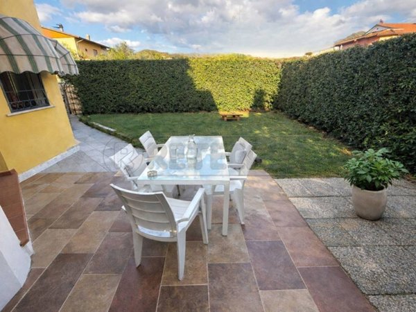 casa indipendente in vendita a Luni in zona Dogana