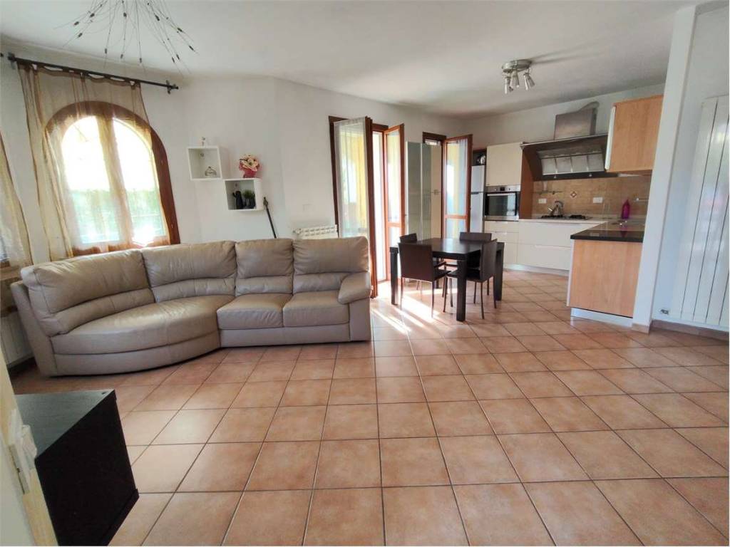 quadrivano in vendita a Luni in zona Dogana