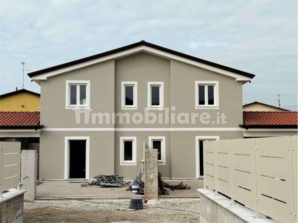 casa indipendente in vendita a Luni in zona Dogana