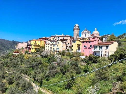 appartamento in vendita a Luni in zona Isola