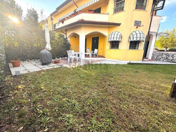 appartamento in vendita a Luni in zona Dogana