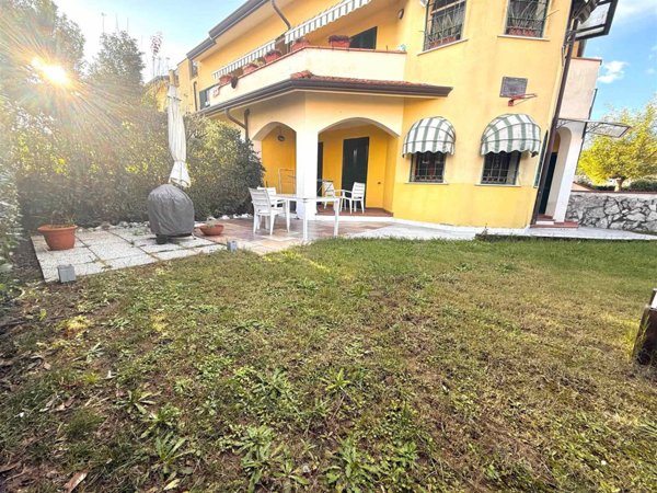 appartamento in vendita a Luni in zona Dogana