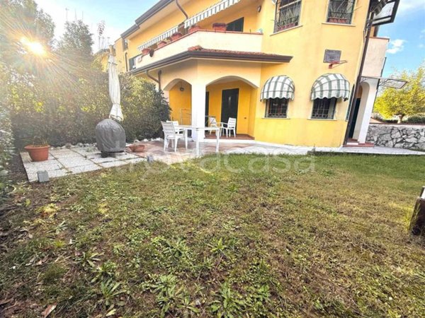 appartamento in vendita a Luni in zona Dogana