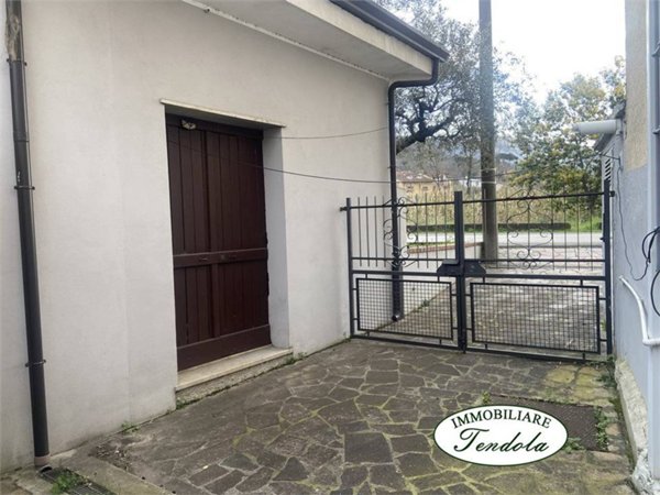 casa indipendente in vendita a Luni in zona Isola