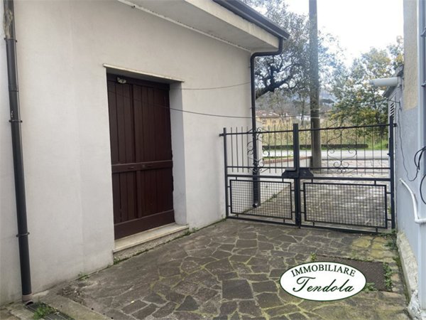 casa indipendente in vendita a Luni in zona Isola