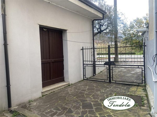 casa indipendente in vendita a Luni in zona Isola