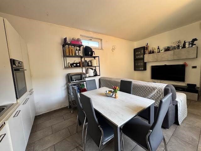 casa semindipendente in vendita a Luni in zona Isola