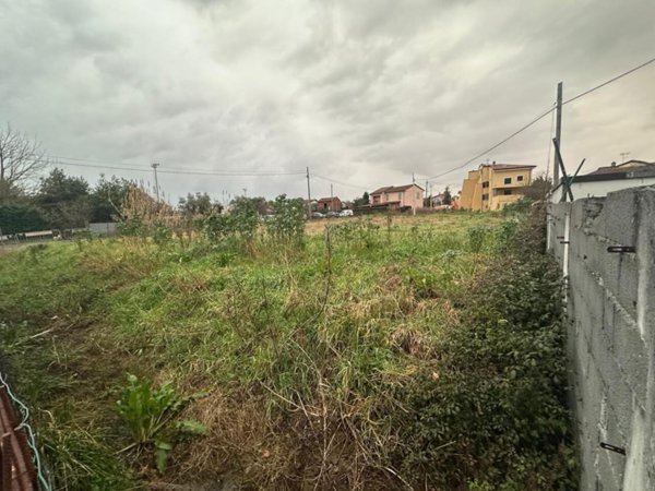terreno edificabile in vendita a Luni