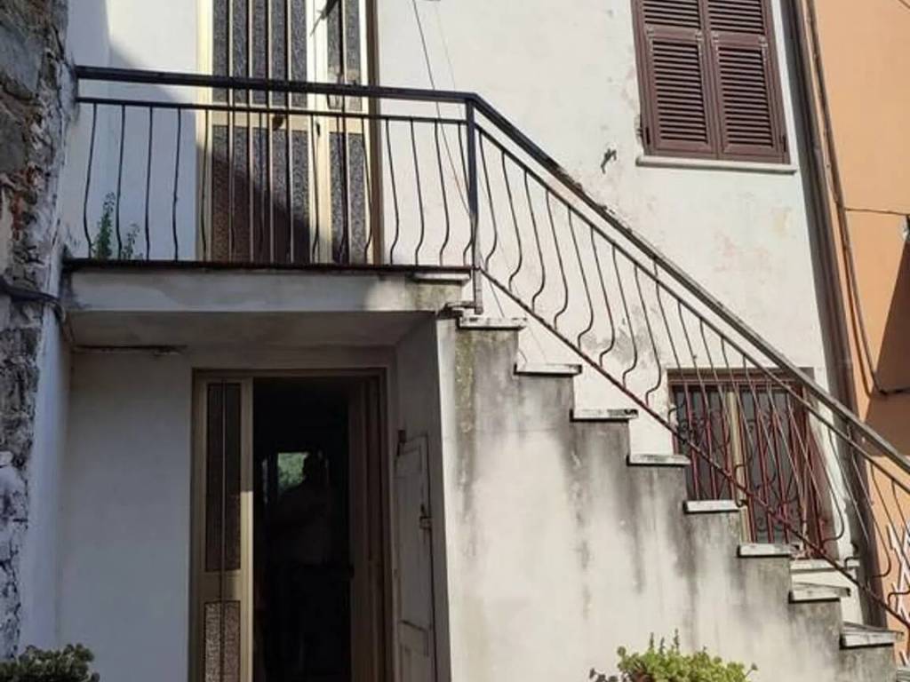 casa indipendente in vendita a Luni in zona Casano