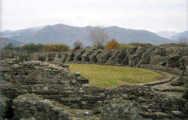 casa indipendente in vendita a Luni in zona Dogana