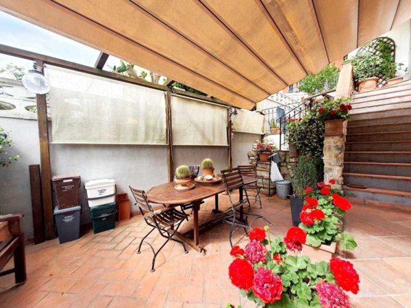 casa indipendente in vendita a Luni