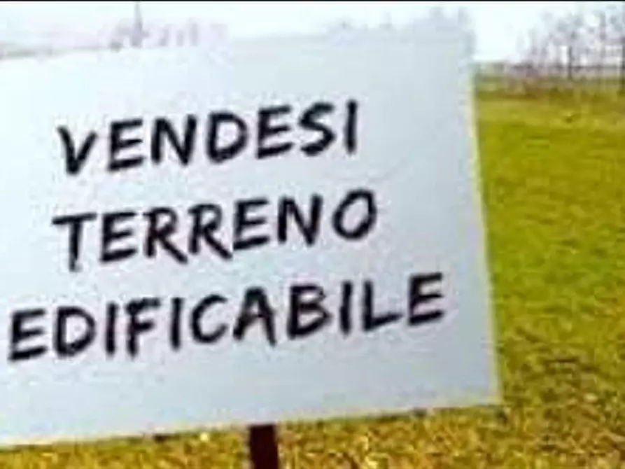 casa indipendente in vendita a Luni