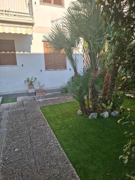 casa indipendente in vendita a Luni