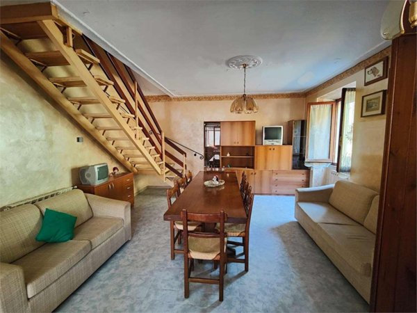 appartamento in vendita a Luni in zona Casano