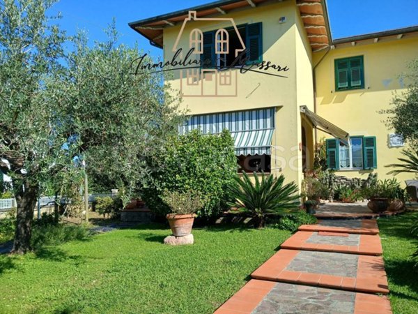 appartamento in vendita a Luni