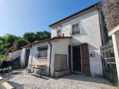 quadrivano in vendita a Luni