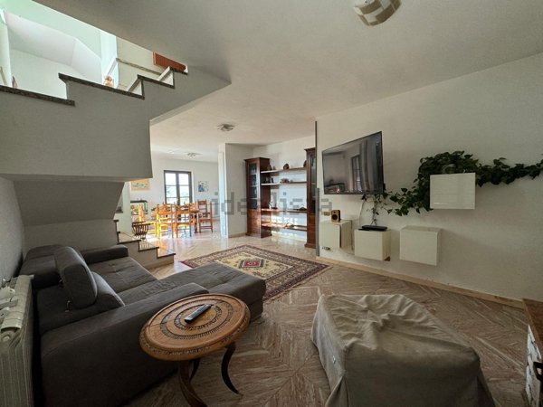 casa indipendente in vendita a Luni