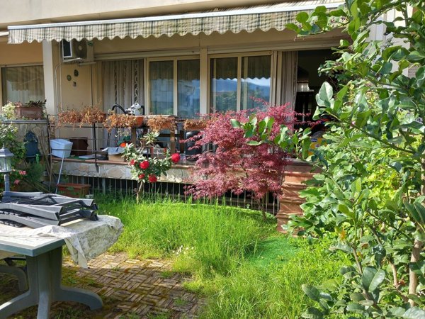 casa indipendente in vendita a Luni