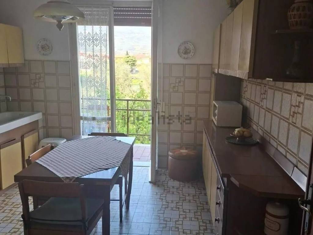 appartamento in vendita a Luni in zona Nicola