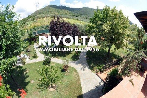 casa indipendente in vendita a Luni