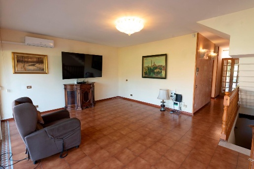 casa indipendente in vendita a Luni in zona Isola