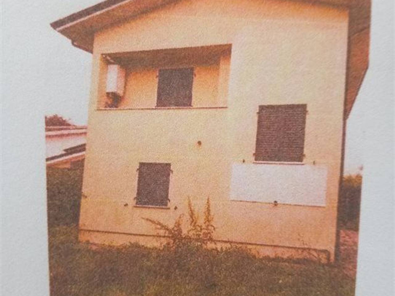 casa indipendente in vendita a Luni