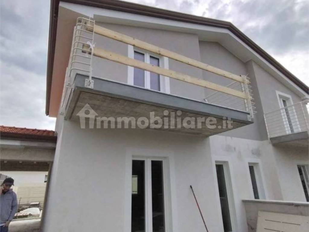 casa indipendente in vendita a Luni in zona Casano