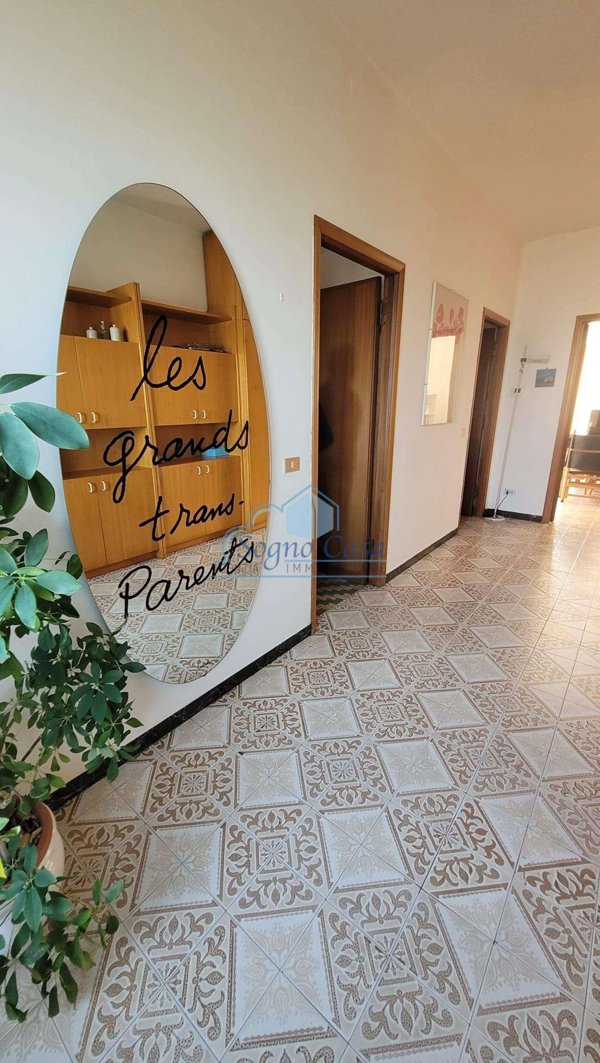 appartamento in vendita a Luni in zona Isola